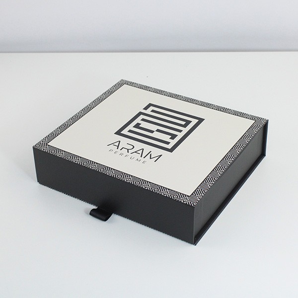 White Hard Perfume Box With Magnetic
